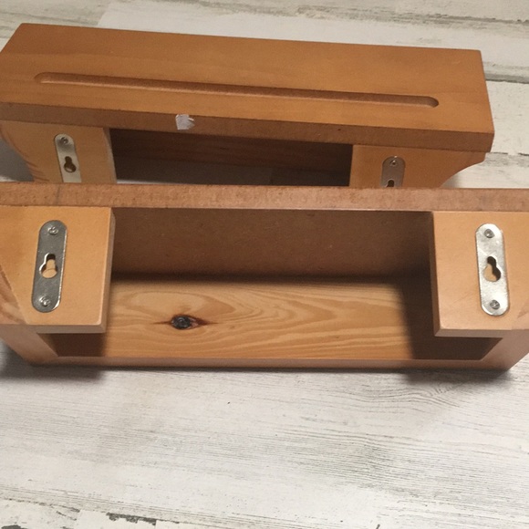 Set of two tan wooden shelves with plate cut out holder on top - Picture 2 of 5